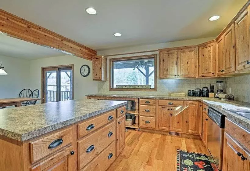 Benton Home On 50 Acres W/ Private Deck & Views!