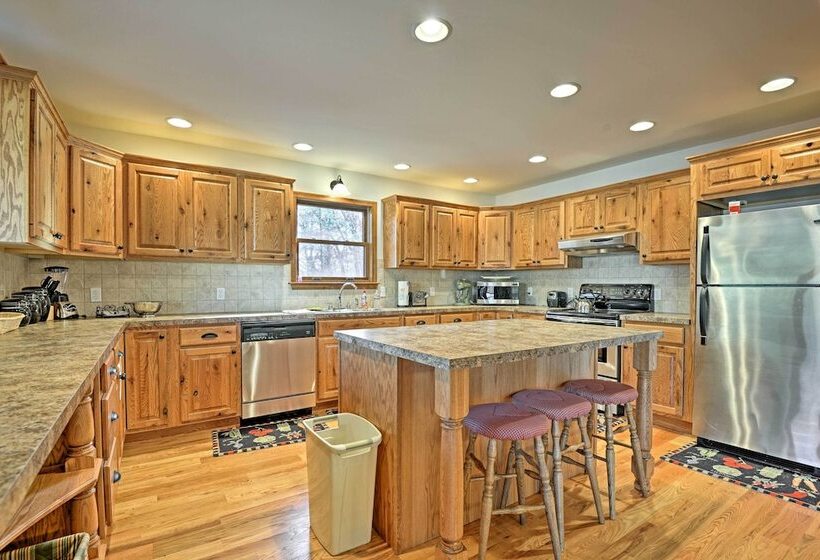 Benton Home On 50 Acres W/ Private Deck & Views!