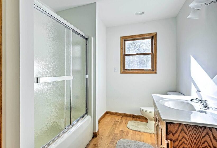 Benton Home On 50 Acres W/ Private Deck & Views!