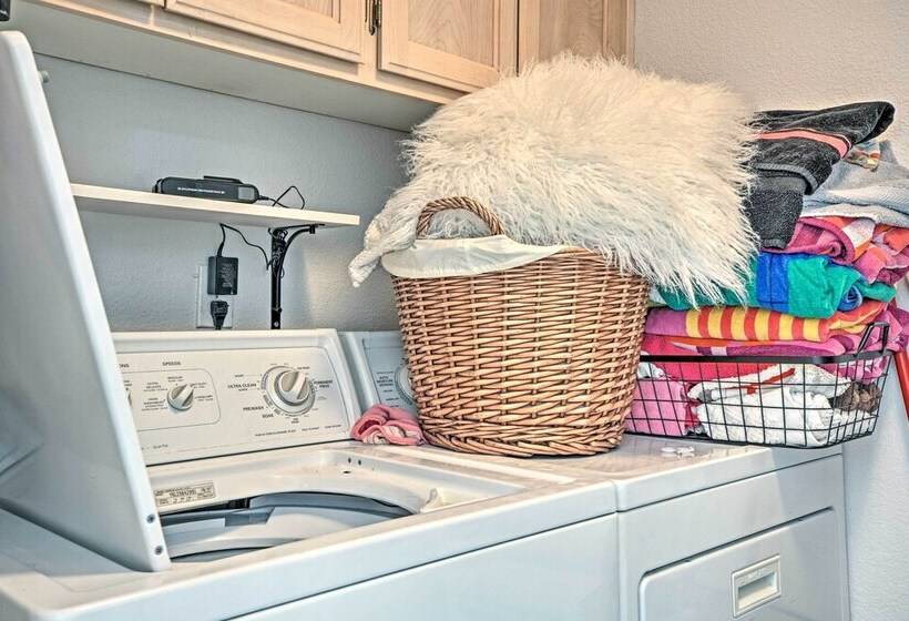 Chic Grants Pass Home 1 Mi To Drinks & Dining!