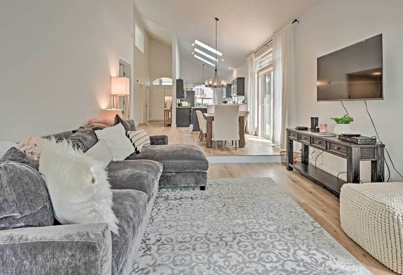 Chic Grants Pass Home 1 Mi To Drinks & Dining!