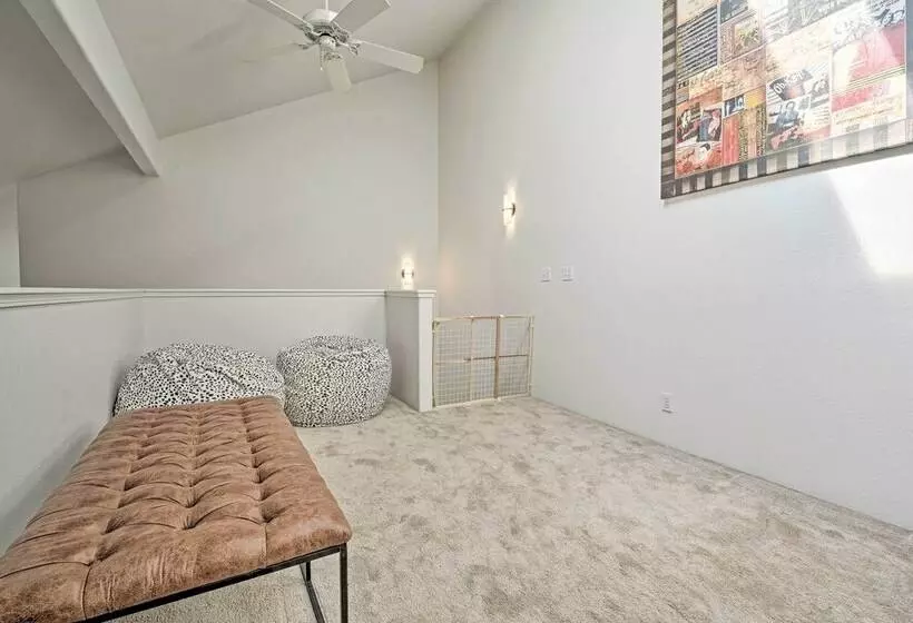 Chic Grants Pass Home   1 Mi To Drinks & Dining!