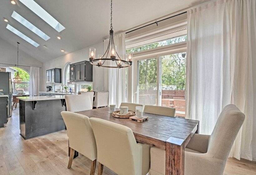 Chic Grants Pass Home 1 Mi To Drinks & Dining!