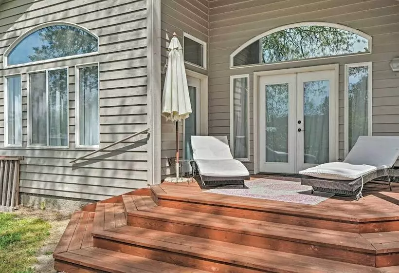 Chic Grants Pass Home   1 Mi To Drinks & Dining!