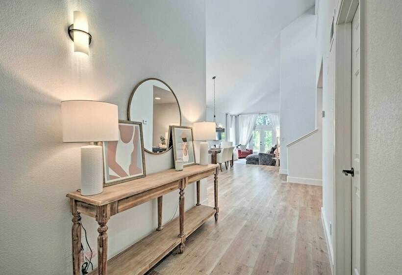 Chic Grants Pass Home 1 Mi To Drinks & Dining!