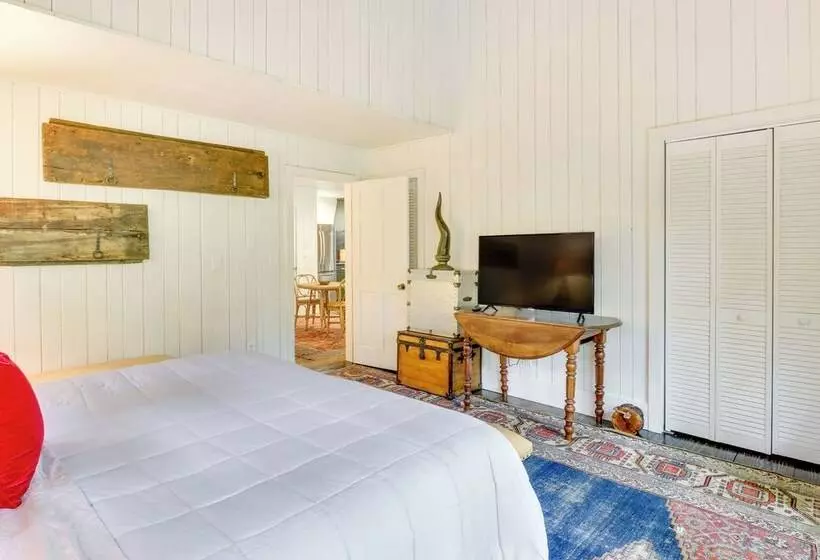 Chic Highlands Cabin Retreat W/ Deck + Office!