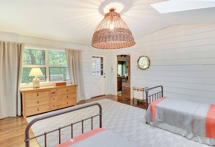 Chic Highlands Cabin Retreat W/ Deck + Office!