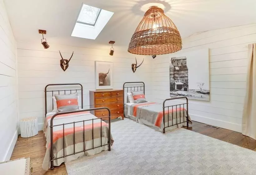 Chic Highlands Cabin Retreat W/ Deck + Office!