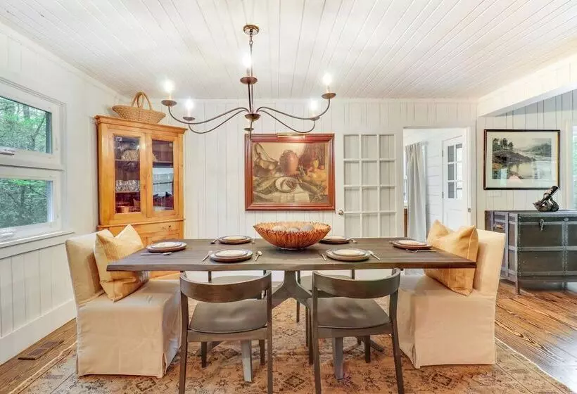 Chic Highlands Cabin Retreat W/ Deck + Office!