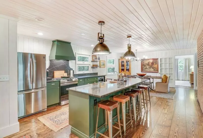 Chic Highlands Cabin Retreat W/ Deck + Office!