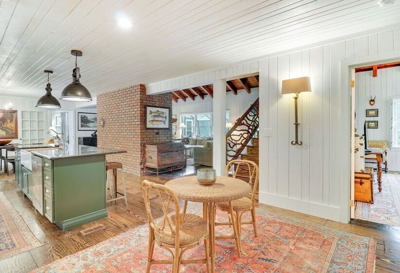 Chic Highlands Cabin Retreat W/ Deck + Office!