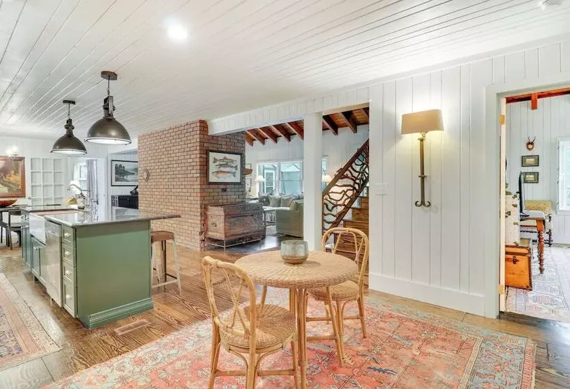 Chic Highlands Cabin Retreat W/ Deck + Office!