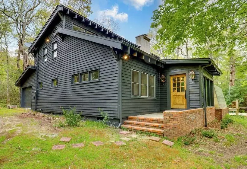 Chic Highlands Cabin Retreat W/ Deck + Office!