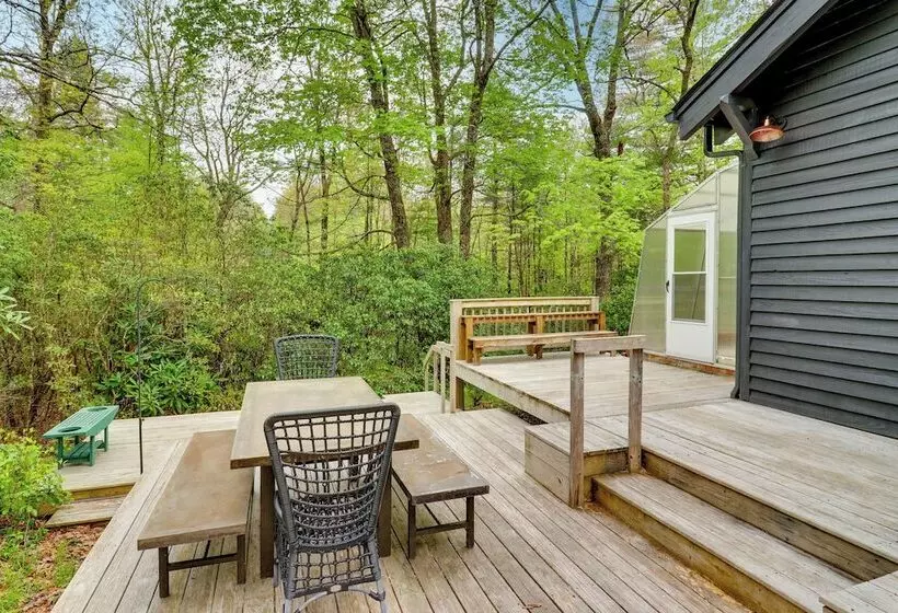 Chic Highlands Cabin Retreat W/ Deck + Office!