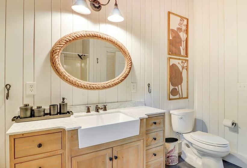 Chic Highlands Cabin Retreat W/ Deck + Office!