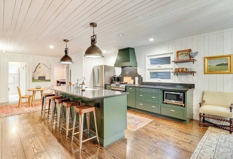 Chic Highlands Cabin Retreat W/ Deck + Office!