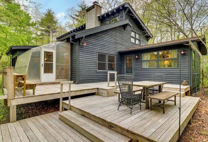 Chic Highlands Cabin Retreat W/ Deck + Office!