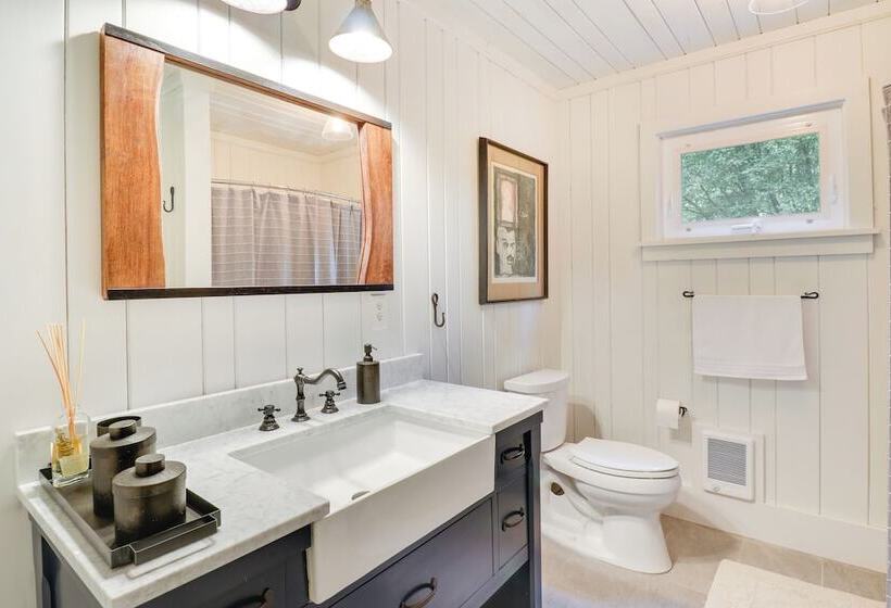 Chic Highlands Cabin Retreat W/ Deck + Office!