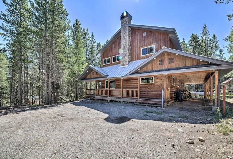 Swiss Cabin In Mack S Inn: Game Room & Fire Pit!