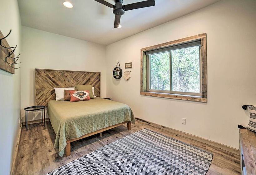 Swiss Cabin In Mack S Inn: Game Room & Fire Pit!