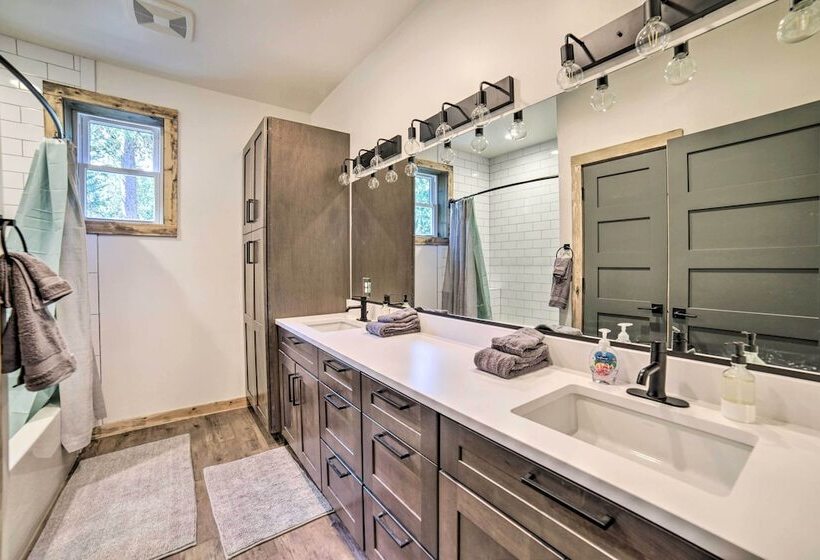 Swiss Cabin In Mack S Inn: Game Room & Fire Pit!