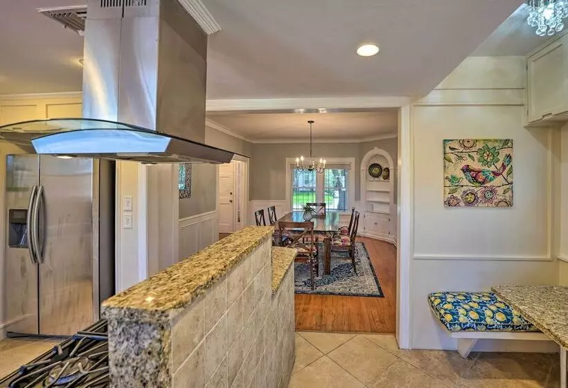 Corpus Christi Home W/ Pool & Hot Tub: Walk To Bay