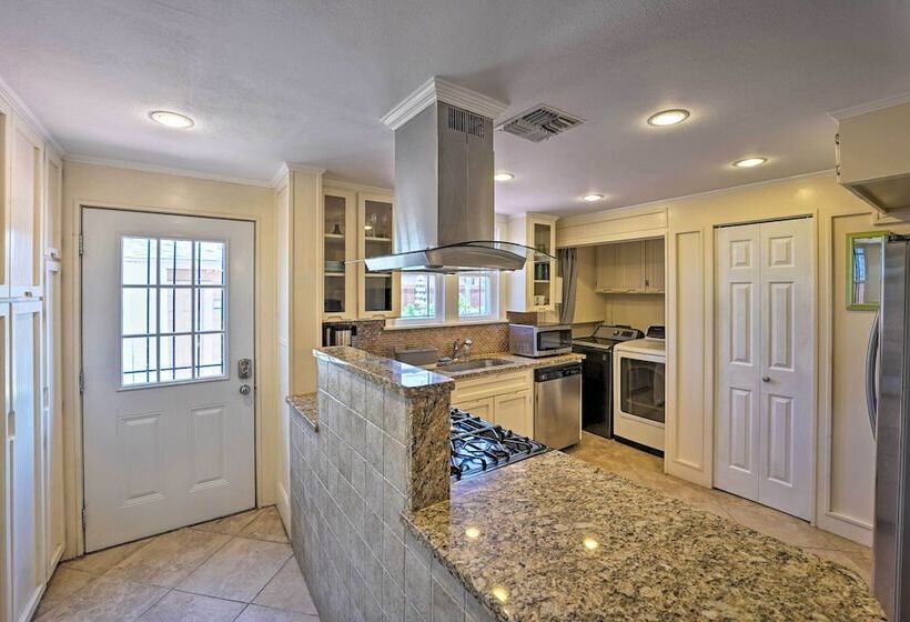 Corpus Christi Home W/ Pool & Hot Tub: Walk To Bay