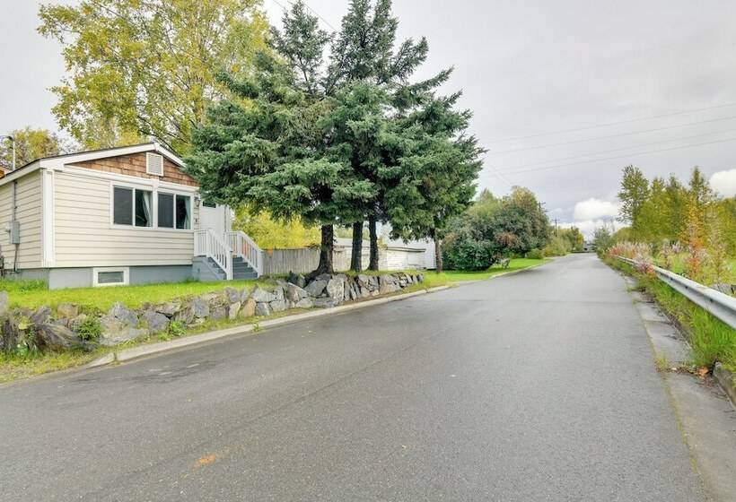 Cozy Anchorage Retreat < 4 Mi To Downtown!