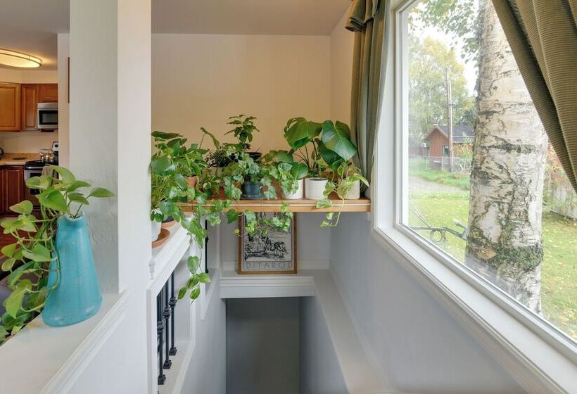 Cozy Anchorage Retreat < 4 Mi To Downtown!