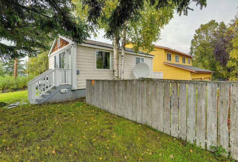 Cozy Anchorage Retreat < 4 Mi To Downtown!