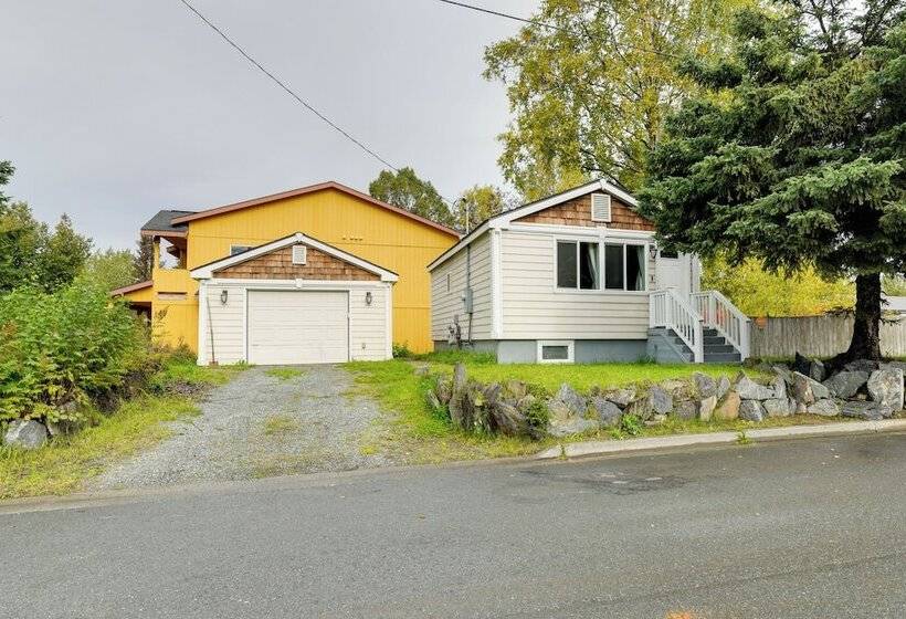 Cozy Anchorage Retreat < 4 Mi To Downtown!