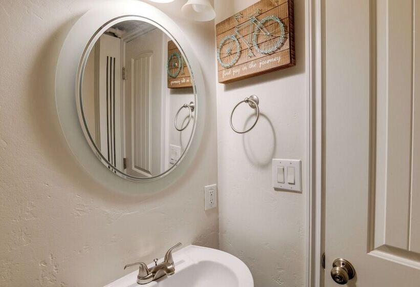 Cozy Anchorage Retreat < 4 Mi To Downtown!