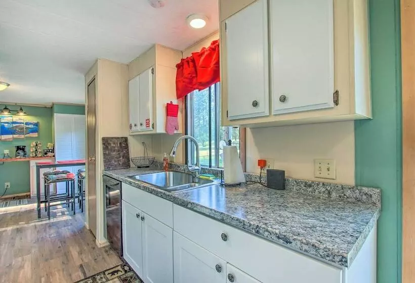 Cozy Chiloquin Retreat < 30 Mi To Crater Lake!