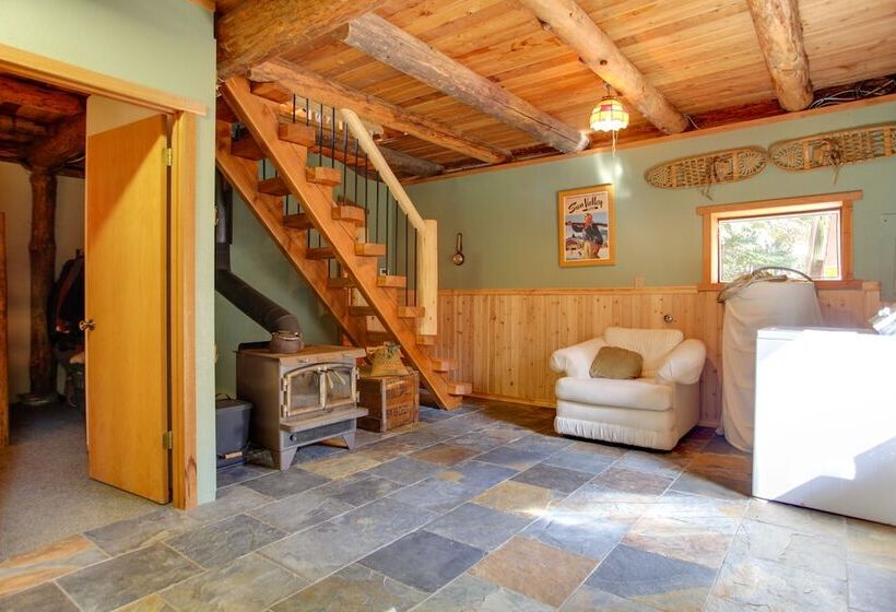 Cozy Easton Cabin W/ Wenatchee Nat L Forest Views!