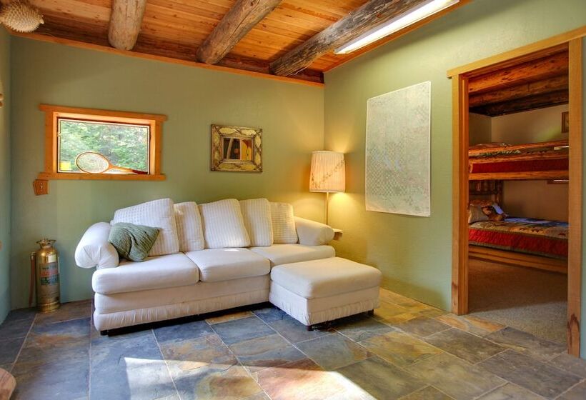 Cozy Easton Cabin W/ Wenatchee Nat L Forest Views!