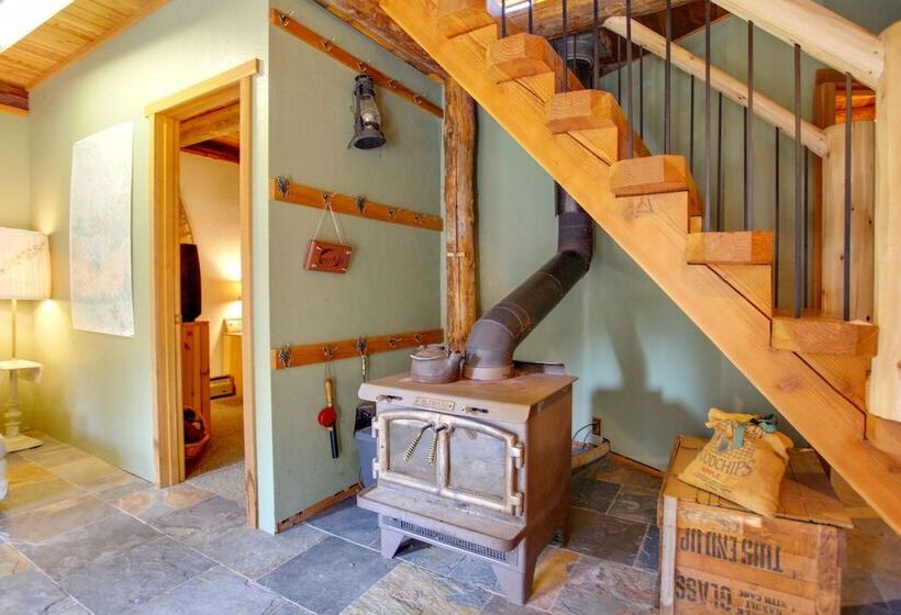 Cozy Easton Cabin W/ Wenatchee Nat L Forest Views!