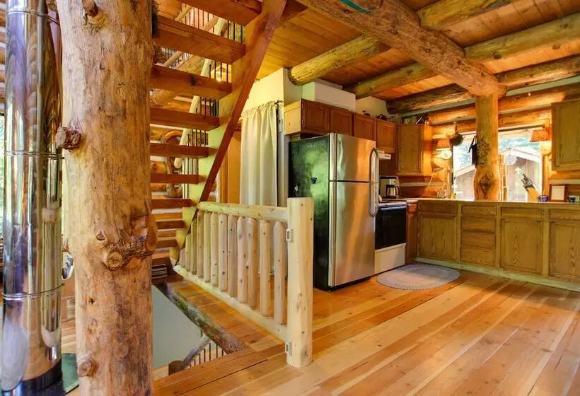 Cozy Easton Cabin W/ Wenatchee Nat L Forest Views!