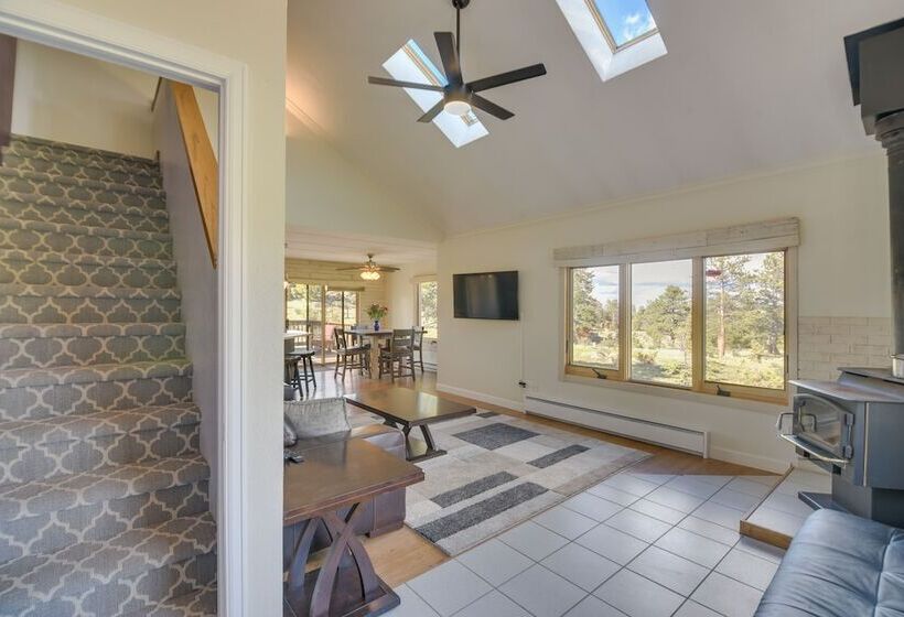 Cozy Red Feather Lakes Retreat W/ Deck & Yard