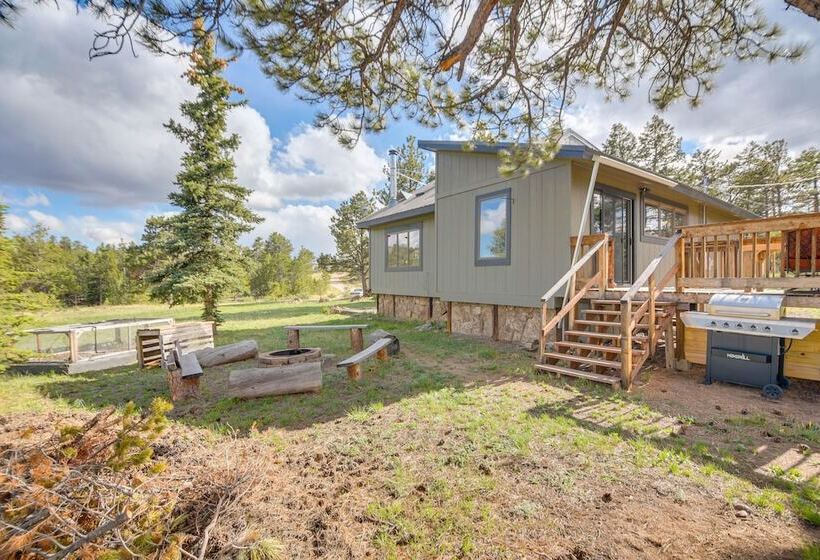 Cozy Red Feather Lakes Retreat W/ Deck & Yard