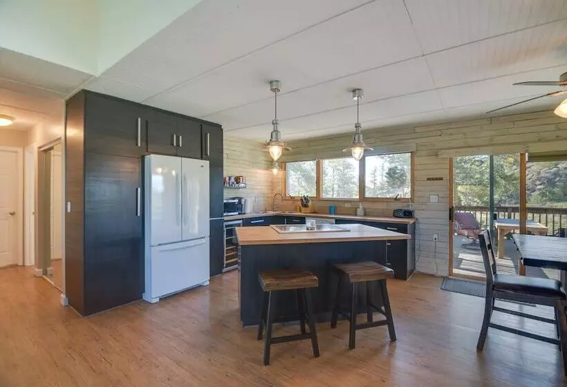 Cozy Red Feather Lakes Retreat W/ Deck & Yard