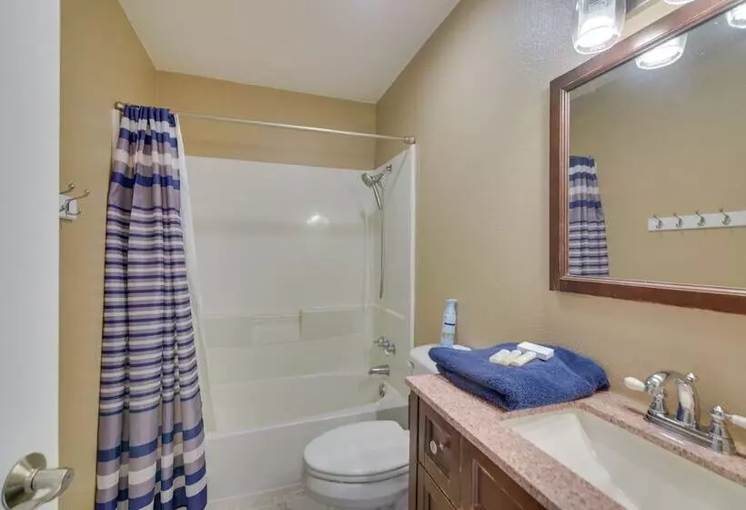 Cozy Red Feather Lakes Retreat W/ Deck & Yard