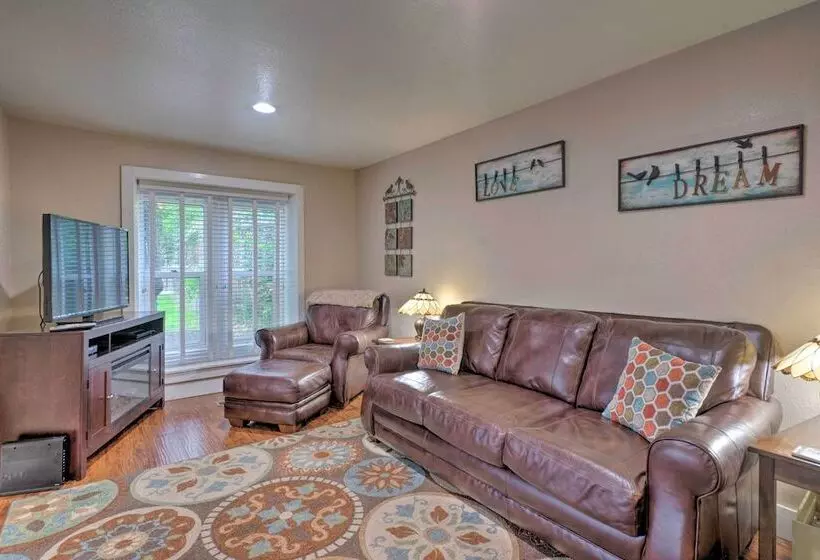 Creekside Home W/patio, Walk To Manitou Incline!