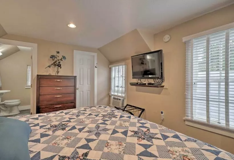 Creekside Home W/patio, Walk To Manitou Incline!