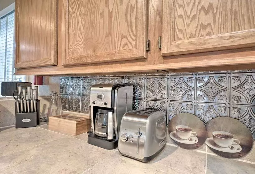 Creekside Home W/patio, Walk To Manitou Incline!