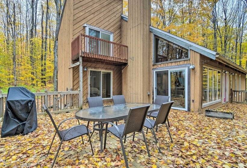 Family Escape   Near Little Traverse Wheelway