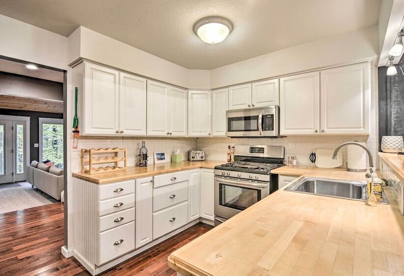 Family Escape   Near Little Traverse Wheelway