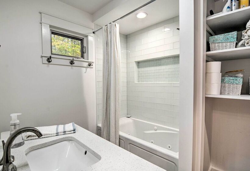 Family Escape   Near Little Traverse Wheelway