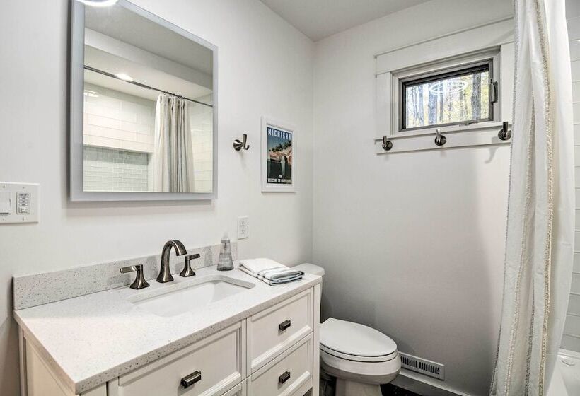 Family Escape   Near Little Traverse Wheelway