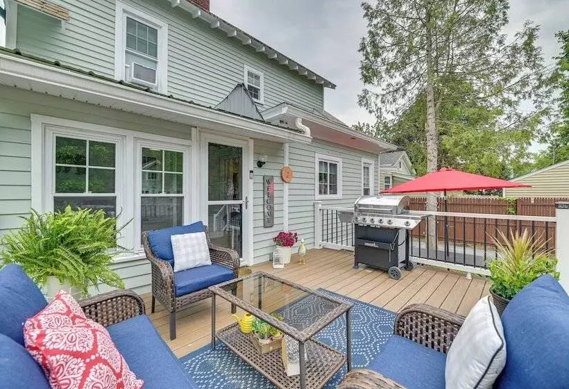 Family Friendly Glens Falls Home W/ Sun Porch