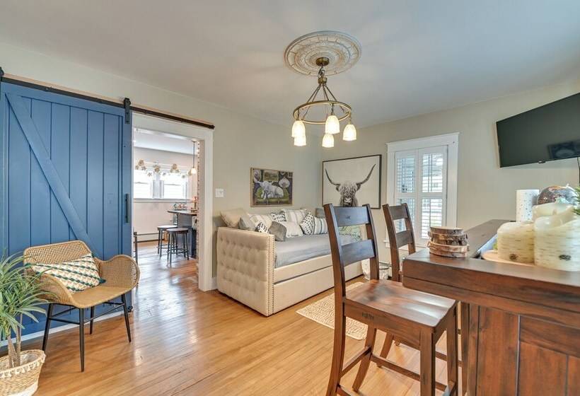 Family Friendly Glens Falls Home W/ Sun Porch